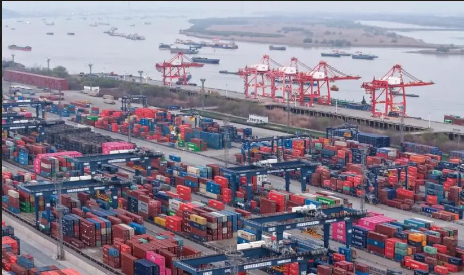 附加费激增？2026 外贸企业如何应对航运成本飙升